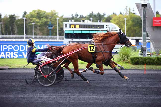 Photo d'arrivée de la course pmu PRIX DE BAZET à PARIS-VINCENNES le Mardi 20 septembre 2022