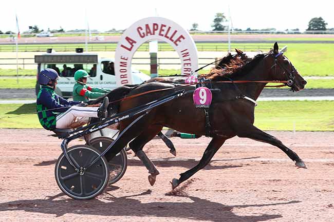 Photo d'arrivée de la course pmu PRIX LA TABLE DE SANDORINE à LA CAPELLE le Mercredi 21 septembre 2022