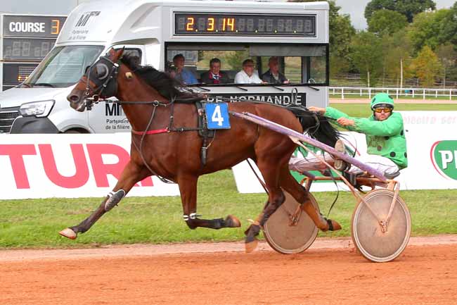 Photo d'arrivée de la course pmu PRIX EQUILIBRE ET INSTINCT - NORMANDISE à VIRE le Mercredi 28 septembre 2022