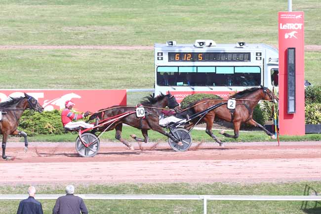 Photo d'arrivée de la course pmu PRIX DU PONT DE TOLBIAC à ENGHIEN le Lundi 3 octobre 2022
