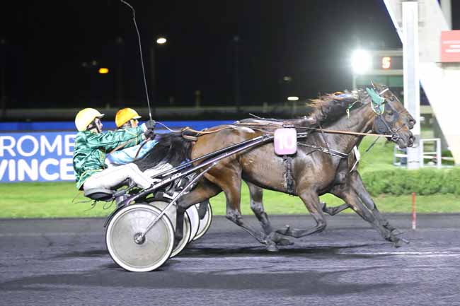 Photo d'arrivée de la course pmu PRIX ELIANE DE BELLAIGUE à PARIS-VINCENNES le Vendredi 7 octobre 2022