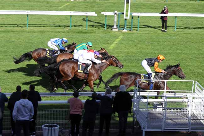 Photo d'arrivée de la course pmu PRIX DU VERMANDOIS à COMPIEGNE le Vendredi 7 octobre 2022