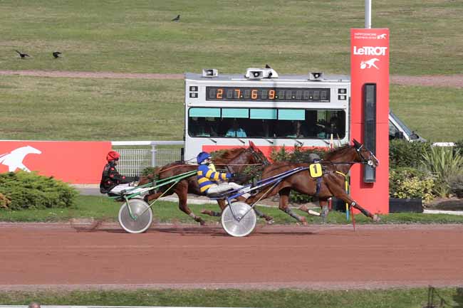 Photo d'arrivée de la course pmu PRIX DU HAUT RHIN à ENGHIEN le Lundi 10 octobre 2022