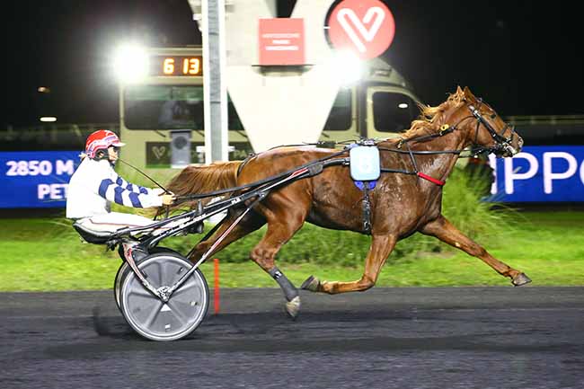 Photo d'arrivée de la course pmu PRIX BETELGEUSE à PARIS-VINCENNES le Mardi 11 octobre 2022