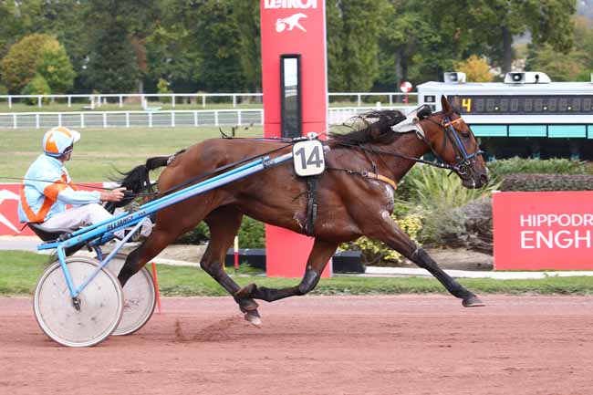 Photo d'arrivée de la course pmu PRIX DES GOBELINS à ENGHIEN le Mercredi 12 octobre 2022