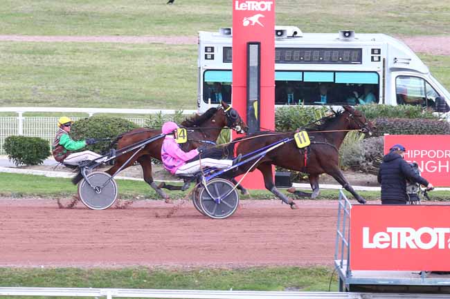 Photo d'arrivée de la course pmu PRIX LORD WILLIAMS à ENGHIEN le Mercredi 12 octobre 2022