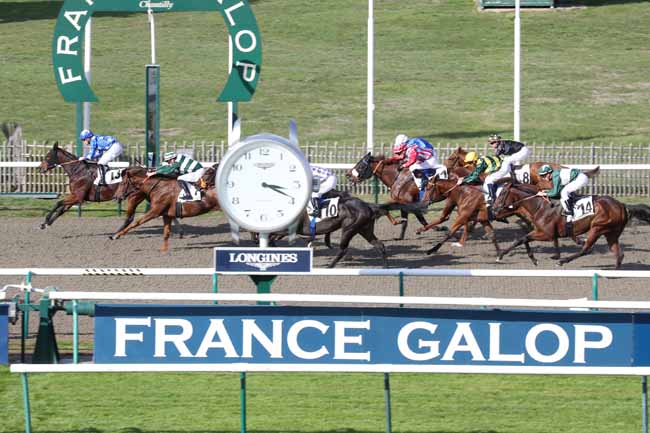 Photo d'arrivée de la course pmu PRIX DU CARREFOUR DE BABA ALY à CHANTILLY le Mercredi 12 octobre 2022