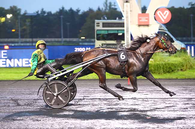 Photo d'arrivée de la course pmu GRAND PRIX DE L'U.E.T. à PARIS-VINCENNES le Vendredi 14 octobre 2022