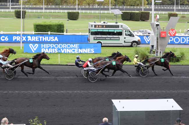 Photo d'arrivée de la course pmu PRIX ARETHUSA à PARIS-VINCENNES le Mardi 18 octobre 2022