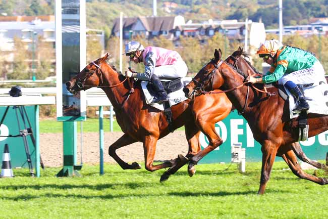 Photo d'arrivée de la course pmu PRIX DE HOTOT-EN-AUGE à DEAUVILLE le Jeudi 20 octobre 2022