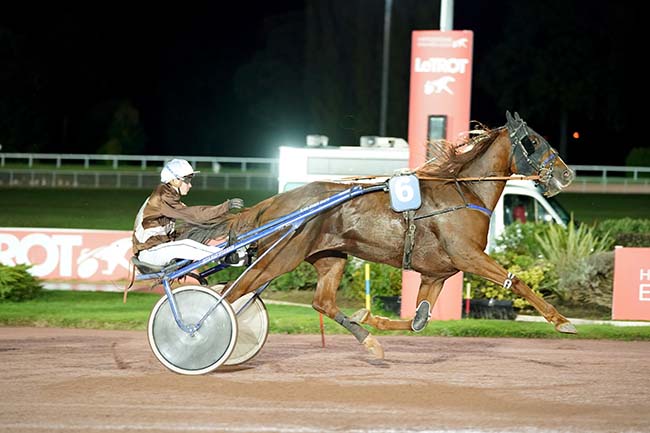 Photo d'arrivée de la course pmu PRIX DE MONTRESOR à ENGHIEN le Jeudi 20 octobre 2022