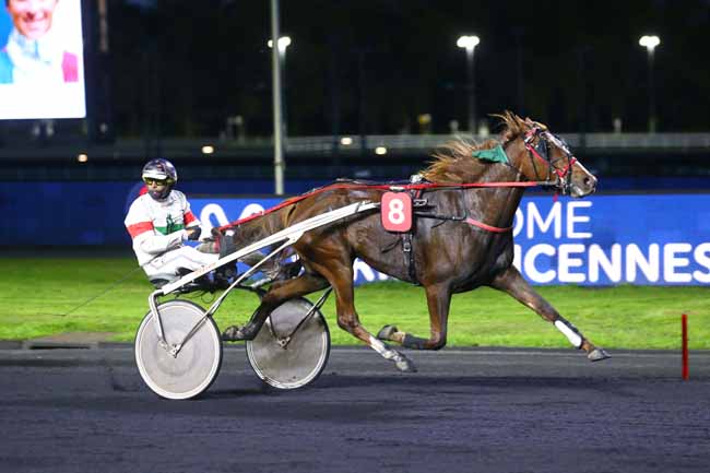 Photo d'arrivée de la course pmu PRIX SCYLLA à PARIS-VINCENNES le Mardi 25 octobre 2022