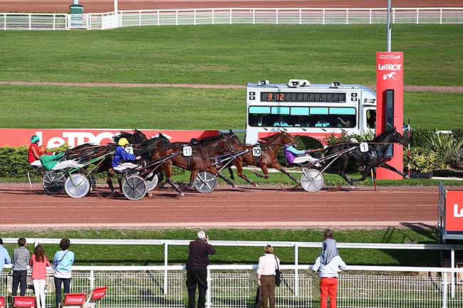 Photo d'arrivée de la course pmu PRIX DU BAS-RHIN à ENGHIEN le Mercredi 26 octobre 2022