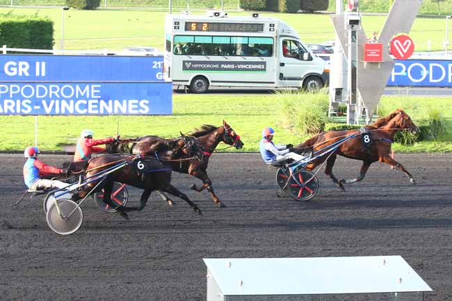 Photo d'arrivée de la course pmu PRIX URANIE à PARIS-VINCENNES le Samedi 29 octobre 2022