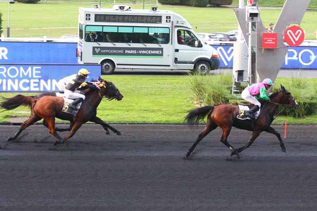 Photo d'arrivée de la course pmu PRIX DE MONTELIMAR à PARIS-VINCENNES le Samedi 29 octobre 2022