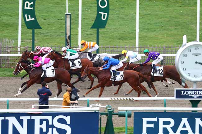 Photo d'arrivée de la course pmu PRIX DU CHENE DU COUP DE FOUDRE à CHANTILLY le Dimanche 30 octobre 2022