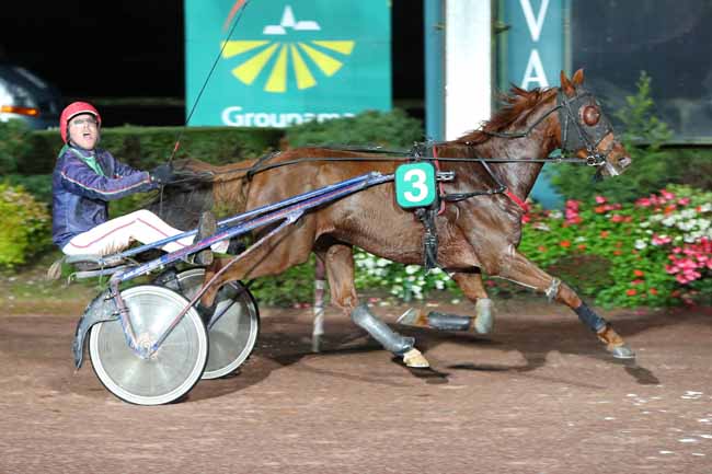 Photo d'arrivée de la course pmu PRIX GEORGES PORCHER à LAVAL le Mardi 1 novembre 2022