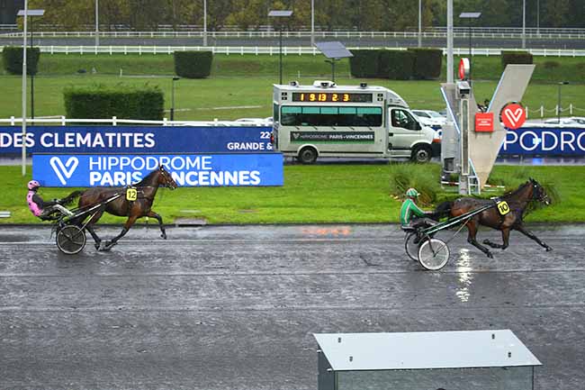 Photo d'arrivée de la course pmu PRIX DES CLEMATITES à PARIS-VINCENNES le Jeudi 3 novembre 2022