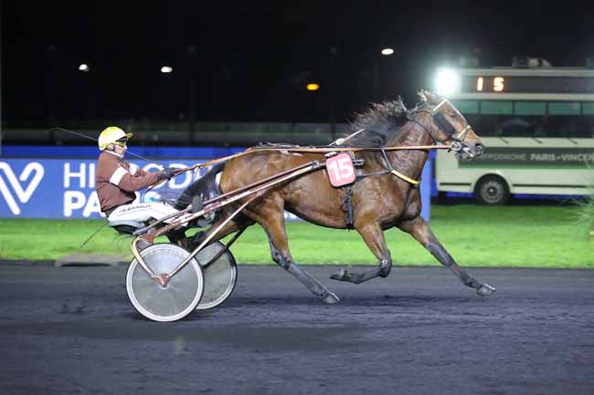 Photo d'arrivée de la course pmu PRIX ANGELINA à PARIS-VINCENNES le Vendredi 4 novembre 2022