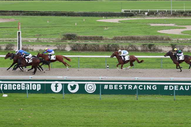 Photo d'arrivée de la course pmu PRIX NONOALCO à DEAUVILLE le Samedi 5 novembre 2022