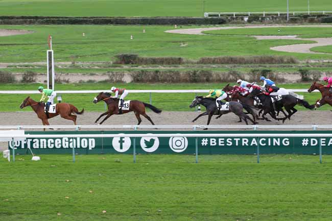 Photo d'arrivée de la course pmu PRIX DES POIRIERS à DEAUVILLE le Samedi 5 novembre 2022