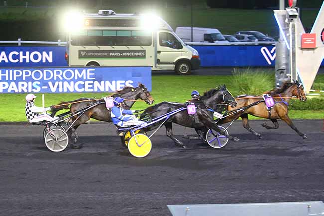 Photo d'arrivée de la course pmu PRIX D'ARCACHON à PARIS-VINCENNES le Lundi 7 novembre 2022
