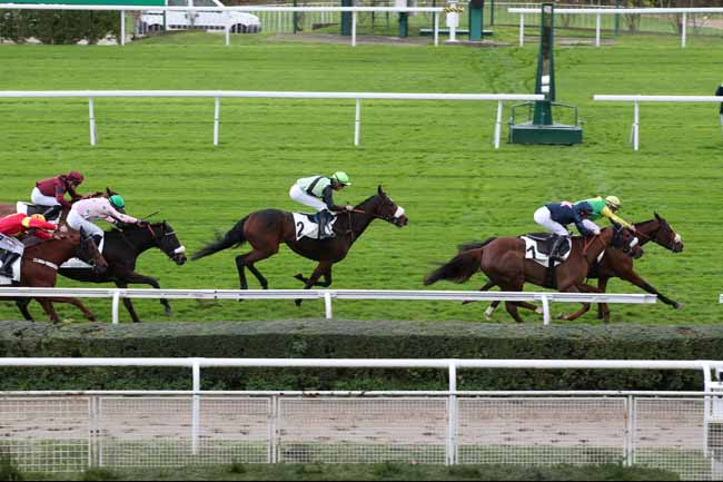 Photo d'arrivée de la course pmu PRIX CHLORIS à SAINT CLOUD le Mercredi 9 novembre 2022