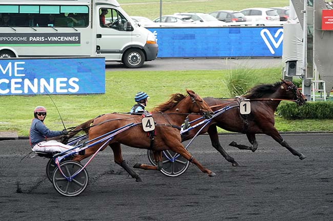 Photo d'arrivée de la course pmu PRIX MARCEL LAURENT à PARIS-VINCENNES le Jeudi 10 novembre 2022
