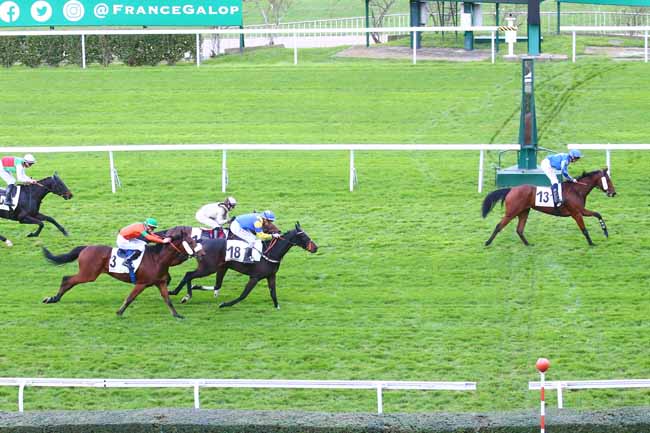 Photo d'arrivée de la course pmu PRIX DU PLATEAU DE SACLAY à SAINT CLOUD le Jeudi 17 novembre 2022