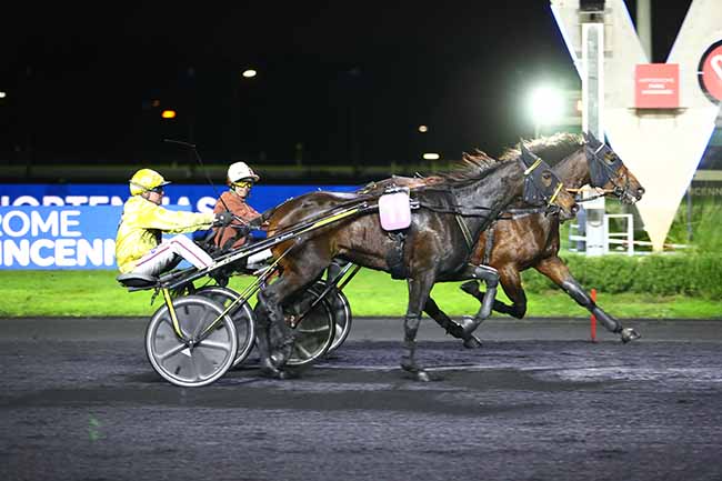 Photo d'arrivée de la course pmu PRIX DES HORTENSIAS à PARIS-VINCENNES le Jeudi 17 novembre 2022