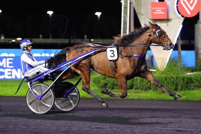Photo d'arrivée de la course pmu PRIX MIZAR à PARIS-VINCENNES le Vendredi 18 novembre 2022