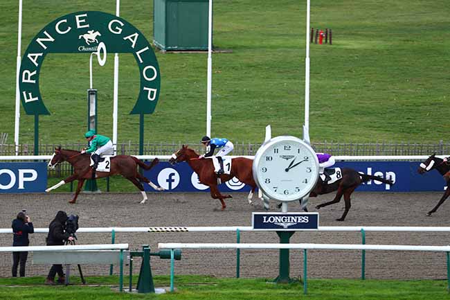 Photo d'arrivée de la course pmu PRIX DU LABYRINTHE à CHANTILLY le Vendredi 18 novembre 2022