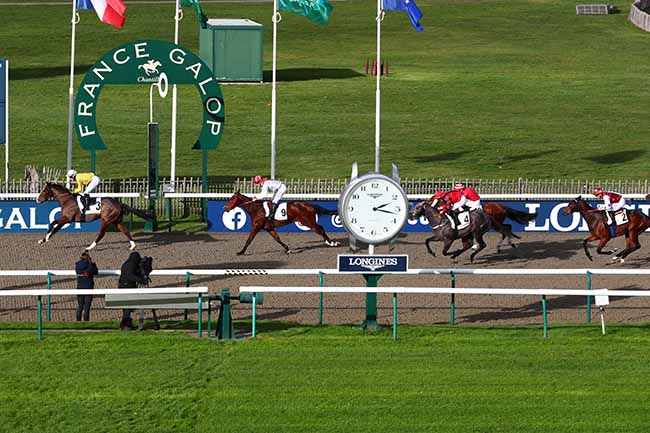 Photo d'arrivée de la course pmu PRIX D'ORROUY à CHANTILLY le Vendredi 18 novembre 2022
