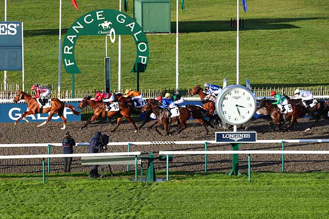 Photo d'arrivée de la course pmu PRIX DE CHARLEMONT à CHANTILLY le Vendredi 18 novembre 2022