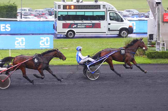 Photo d'arrivée de la course pmu PRIX 20 MINUTES (PRIX DE SENONNES) à PARIS-VINCENNES le Dimanche 20 novembre 2022
