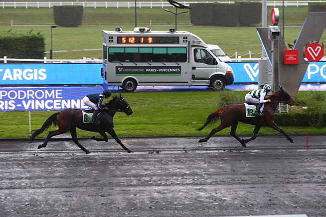 Photo d'arrivée de la course pmu PRIX DE MONTARGIS à PARIS-VINCENNES le Lundi 21 novembre 2022