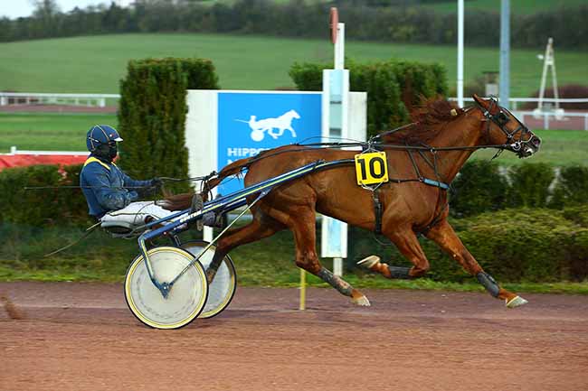 Photo d'arrivée de la course pmu PRIX JAGUAR à MAUQUENCHY le Mercredi 23 novembre 2022