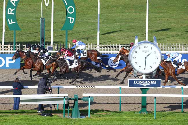 Photo d'arrivée de la course pmu PRIX DES MONTICULES à CHANTILLY le Jeudi 24 novembre 2022