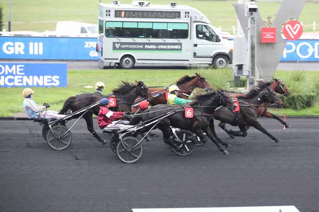 Photo d'arrivée de la course pmu PRIX DE CHENONCEAUX à PARIS-VINCENNES le Samedi 26 novembre 2022