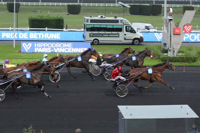 Photo d'arrivée de la course pmu PRIX DE BETHUNE à PARIS-VINCENNES le Samedi 26 novembre 2022