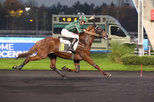 Photo d'arrivée de la course pmu PRIX DE FERRIERES à PARIS-VINCENNES le Mardi 29 novembre 2022