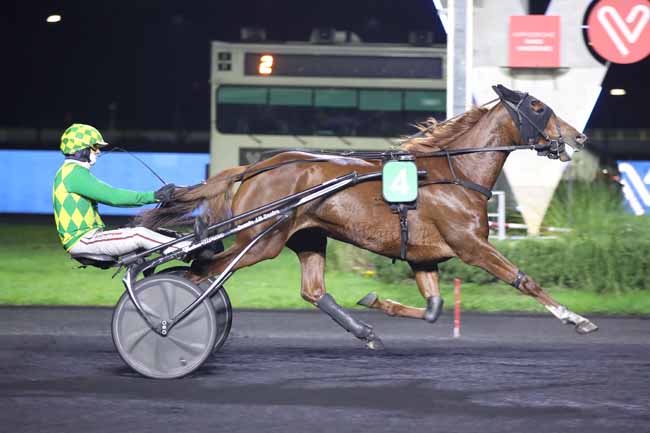 Photo d'arrivée de la course pmu PRIX DE PLOUBALAY à PARIS-VINCENNES le Mardi 29 novembre 2022