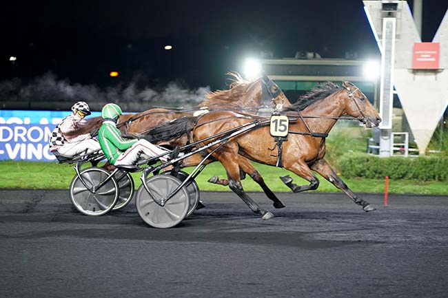 Photo d'arrivée de la course pmu PRIX POLARIS à PARIS-VINCENNES le Mardi 6 décembre 2022