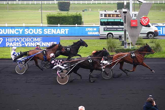 Photo d'arrivée de la course pmu PRIX DE QUINCY-SOUS-SENART à PARIS-VINCENNES le Jeudi 8 décembre 2022