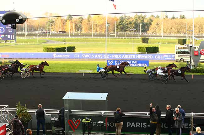Photo d'arrivée de la course pmu SULKY WORLD CUP 4 ANS Q2 - PRIX ARISTE HEMARD à PARIS-VINCENNES le Samedi 10 décembre 2022