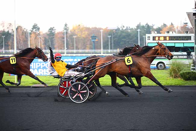Photo d'arrivée de la course pmu SULKY WORLD CUP 4 ANS Q1 - PRIX OCTAVE DOUESNEL à PARIS-VINCENNES le Samedi 10 décembre 2022