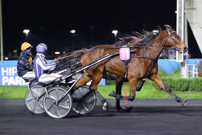 Photo d'arrivée de la course pmu PRIX DE FLORAC à PARIS-VINCENNES le Mardi 13 décembre 2022