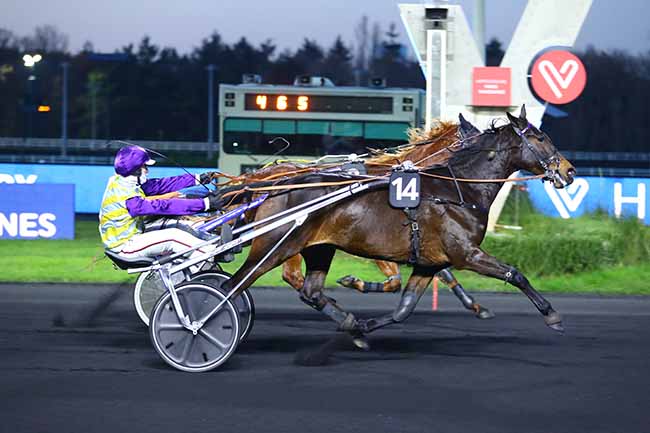 Photo d'arrivée de la course pmu PRIX DU BERRY à PARIS-VINCENNES le Jeudi 15 décembre 2022