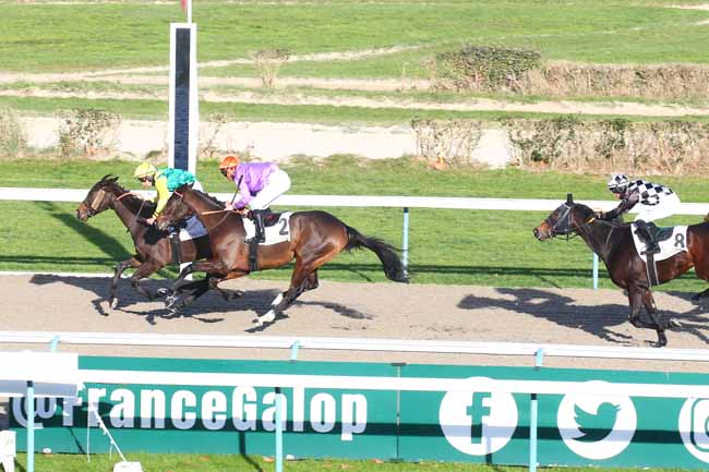 Photo d'arrivée de la course pmu PRIX DE LA HALLE AUX POISSONS à DEAUVILLE le Vendredi 16 décembre 2022