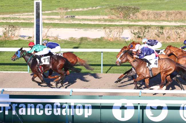 Photo d'arrivée de la course pmu PRIX MAURICE LARRAUN à DEAUVILLE le Vendredi 16 décembre 2022